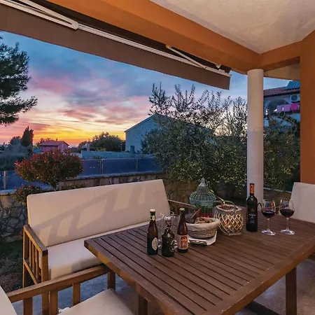 Cozy In With Outdoor Swimming Pool *