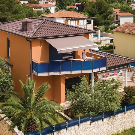 Cozy In With Outdoor Swimming Pool Holiday home