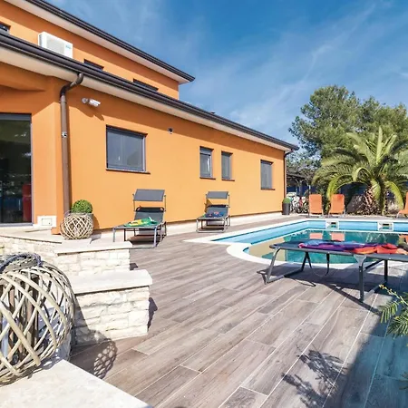 Holiday home Cozy In With Outdoor Swimming Pool *