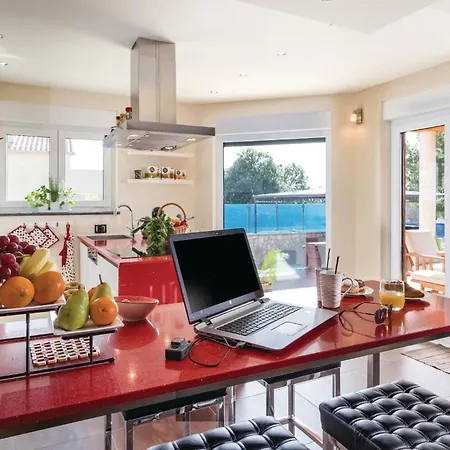 Holiday home Cozy In With Outdoor Swimming Pool